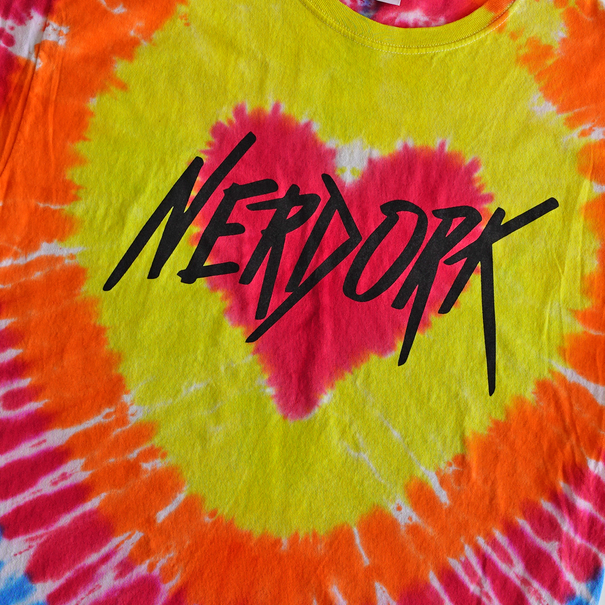 LIMITED - NERDORK - HEART TIE-DYE T-SHIRT