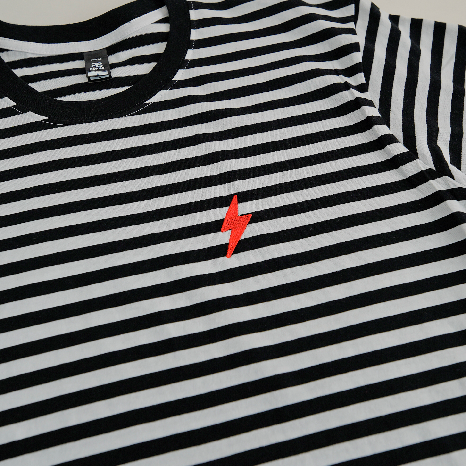 LIGHTNING BOLT BLACK AND WHITE STRIPE T-SHIRT